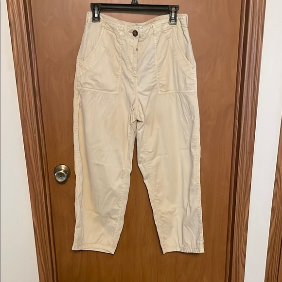 Nicole Miller Cream Capris with Relaxed Fit - Picture 1 of 4